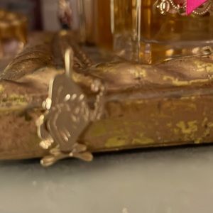 Tasmanian devil 14 karat gold vintage Xmas  charm